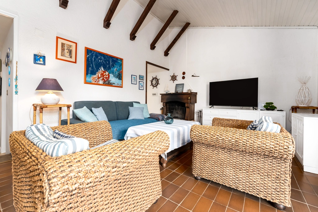 3-Bedroom Villa for Up to 8 Guests in Kornić