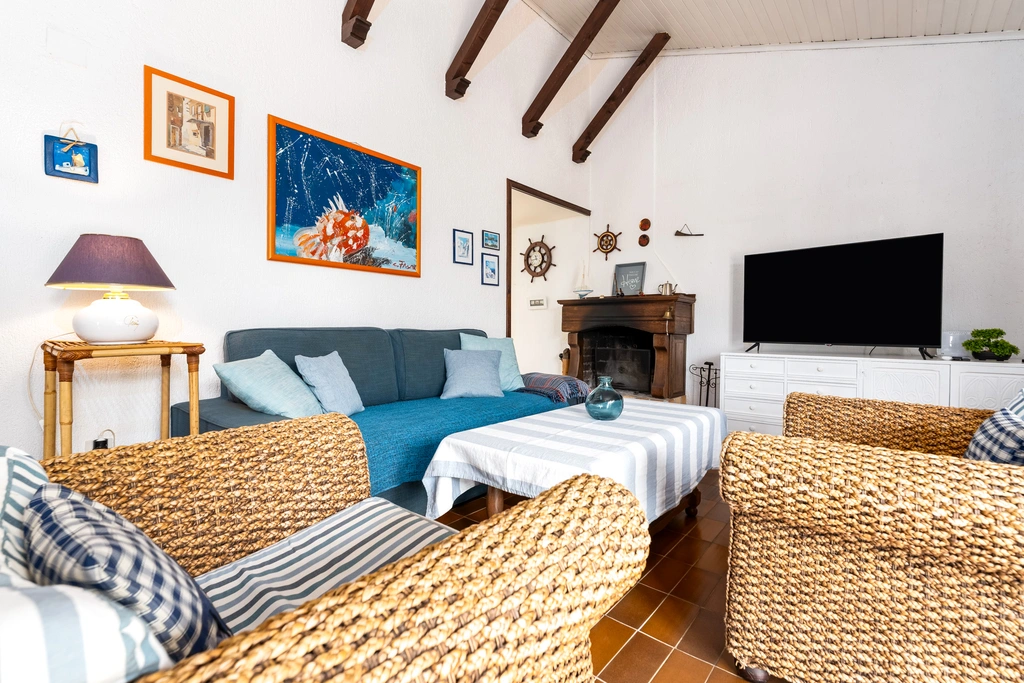 3-Bedroom Villa for Up to 8 Guests in Kornić