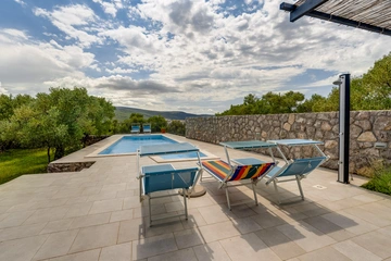 3-Bedroom Villa for Up to 8 Guests in Kornić