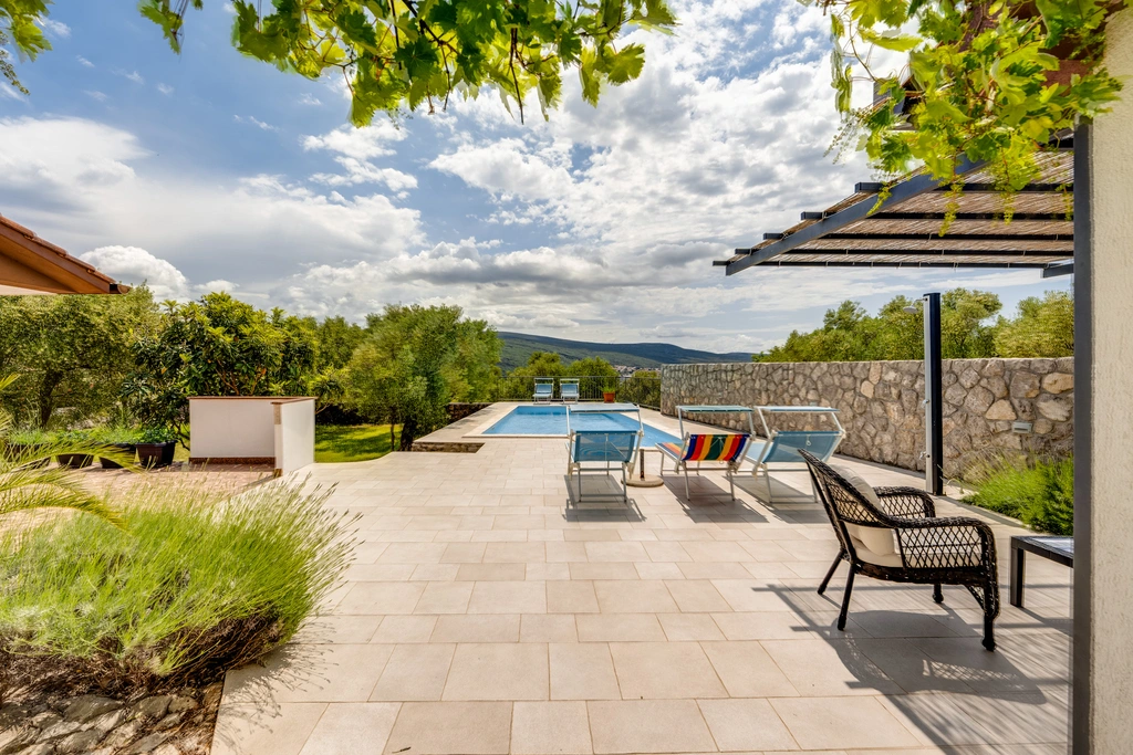 3-Bedroom Villa for Up to 8 Guests in Kornić