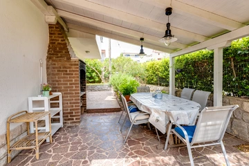 3-Bedroom Villa for Up to 8 Guests in Kornić