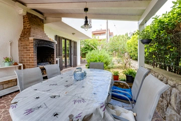 3-Bedroom Villa for Up to 8 Guests in Kornić