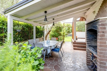 3-Bedroom Villa for Up to 8 Guests in Kornić