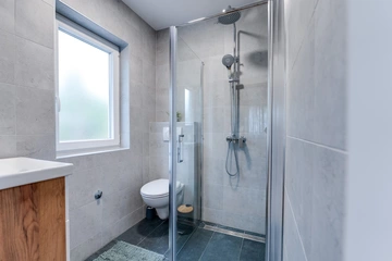 3-Bedroom Villa for Up to 8 Guests in Kornić