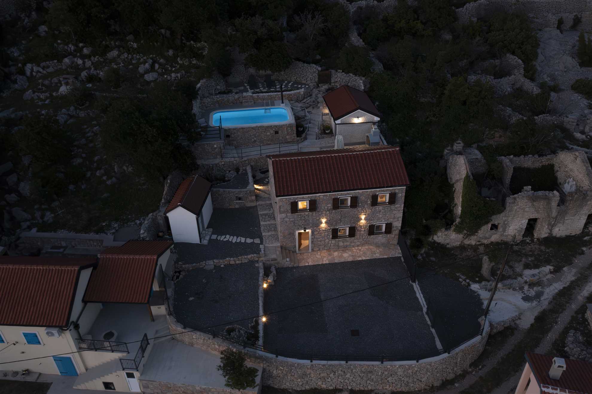 Villa with sea views and pool