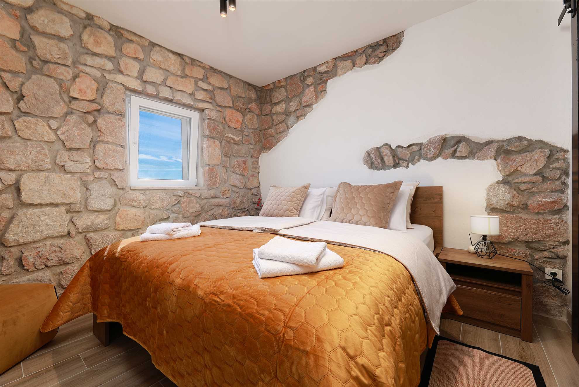 Villa with sea views and pool