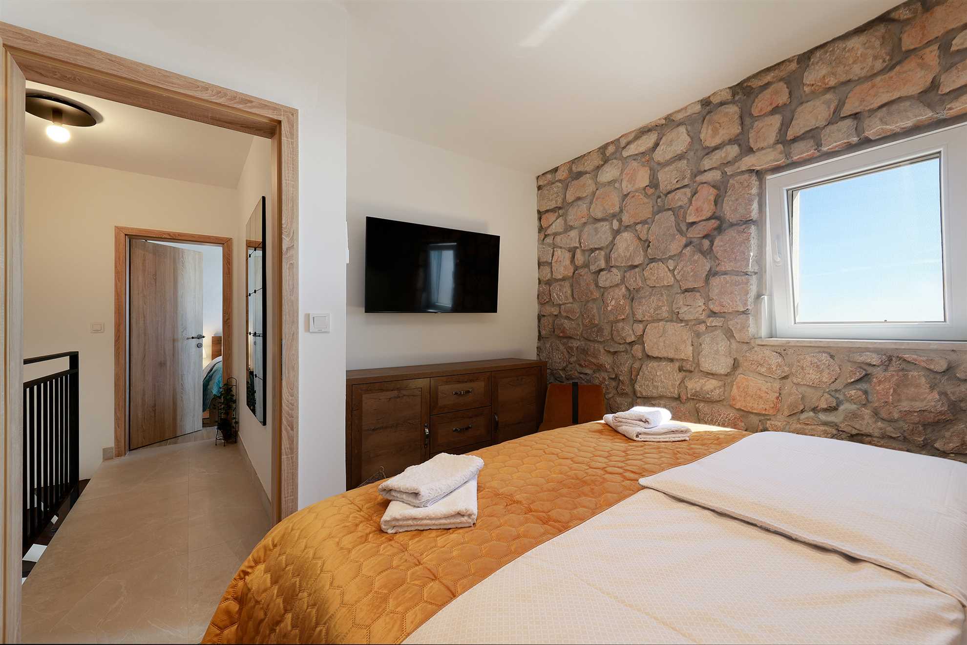 Villa with sea views and pool