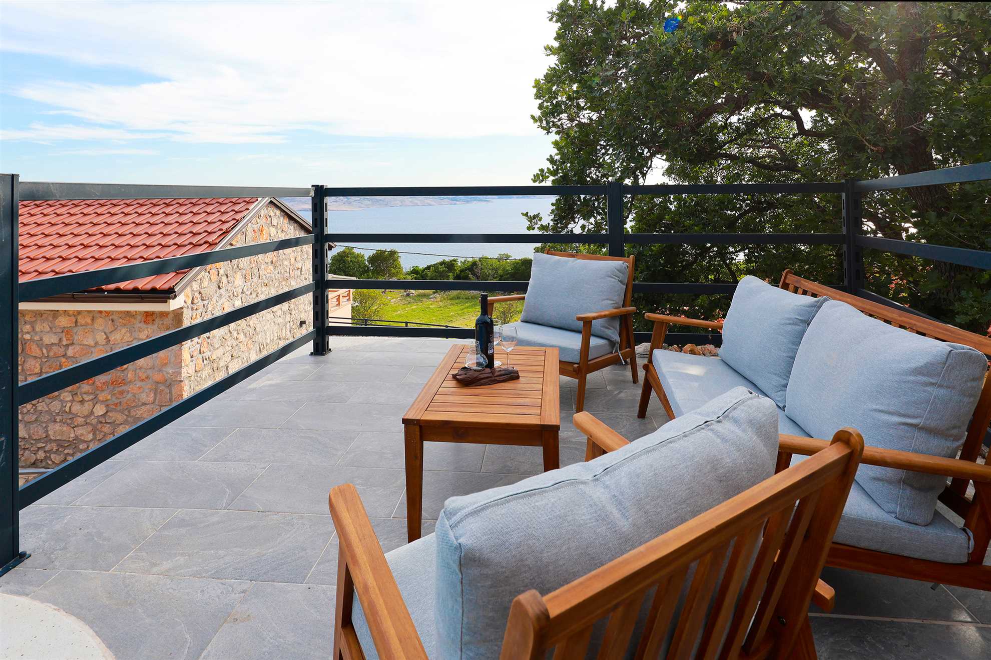Villa with sea views and pool