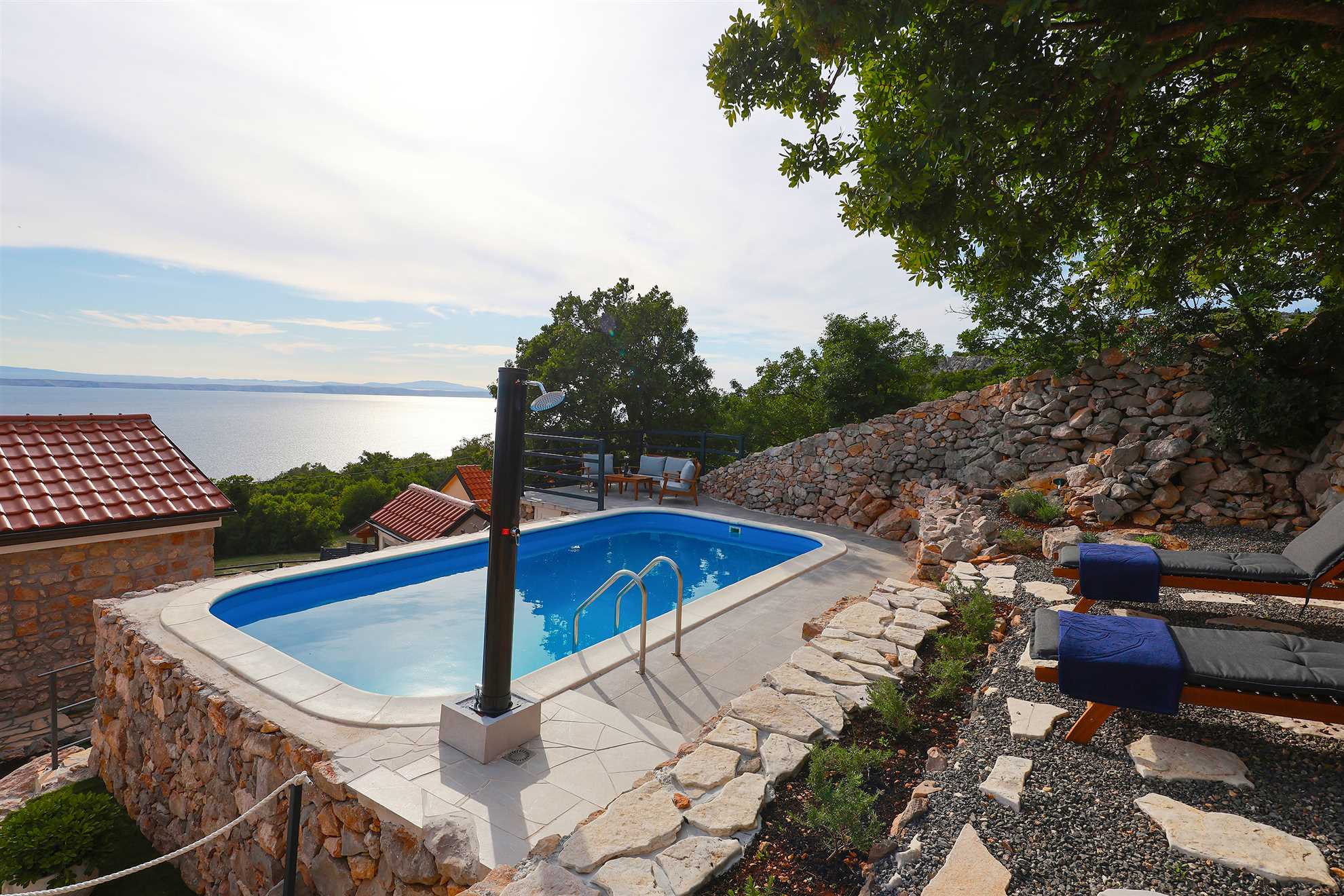 Villa with sea views and pool