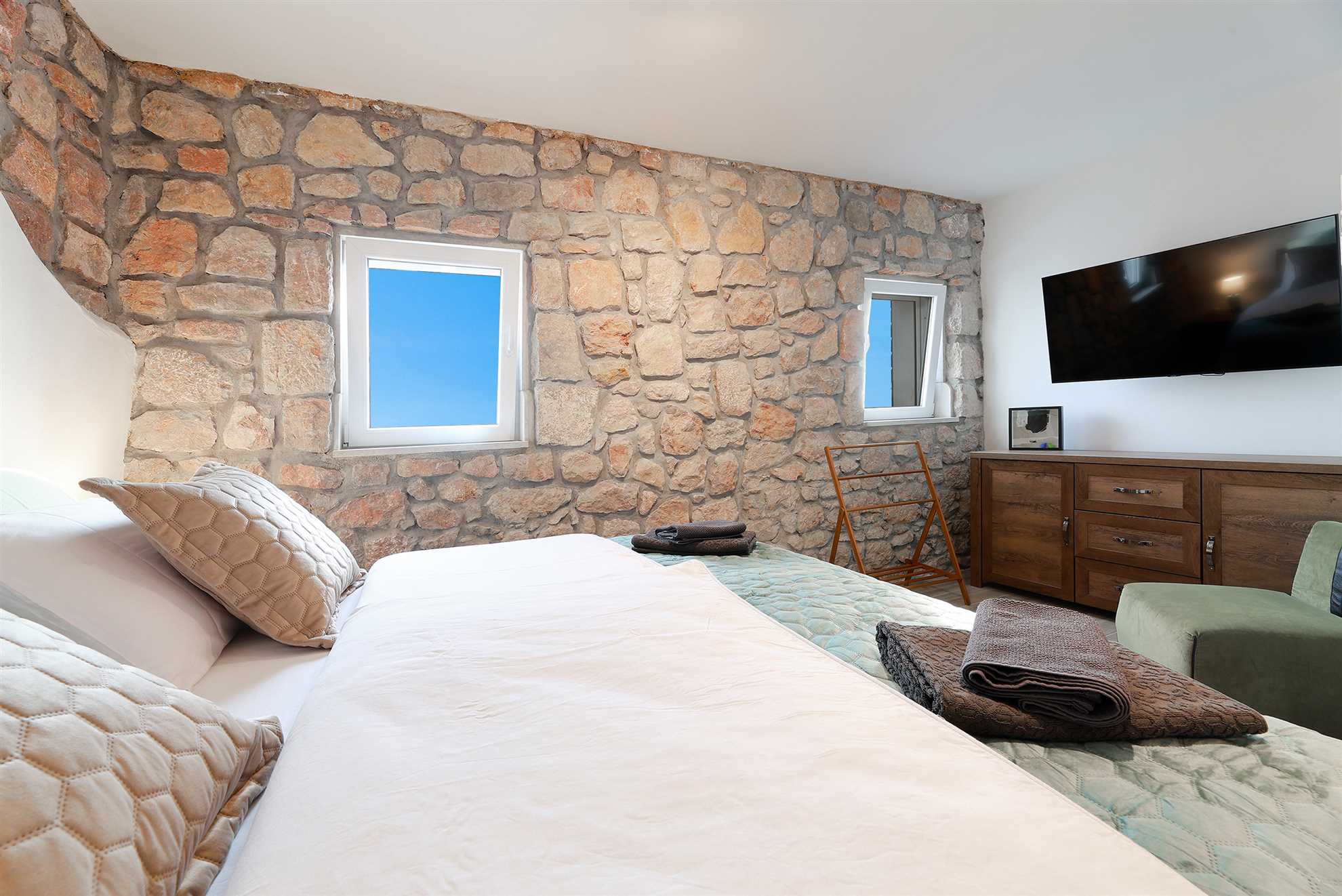 Villa with sea views and pool