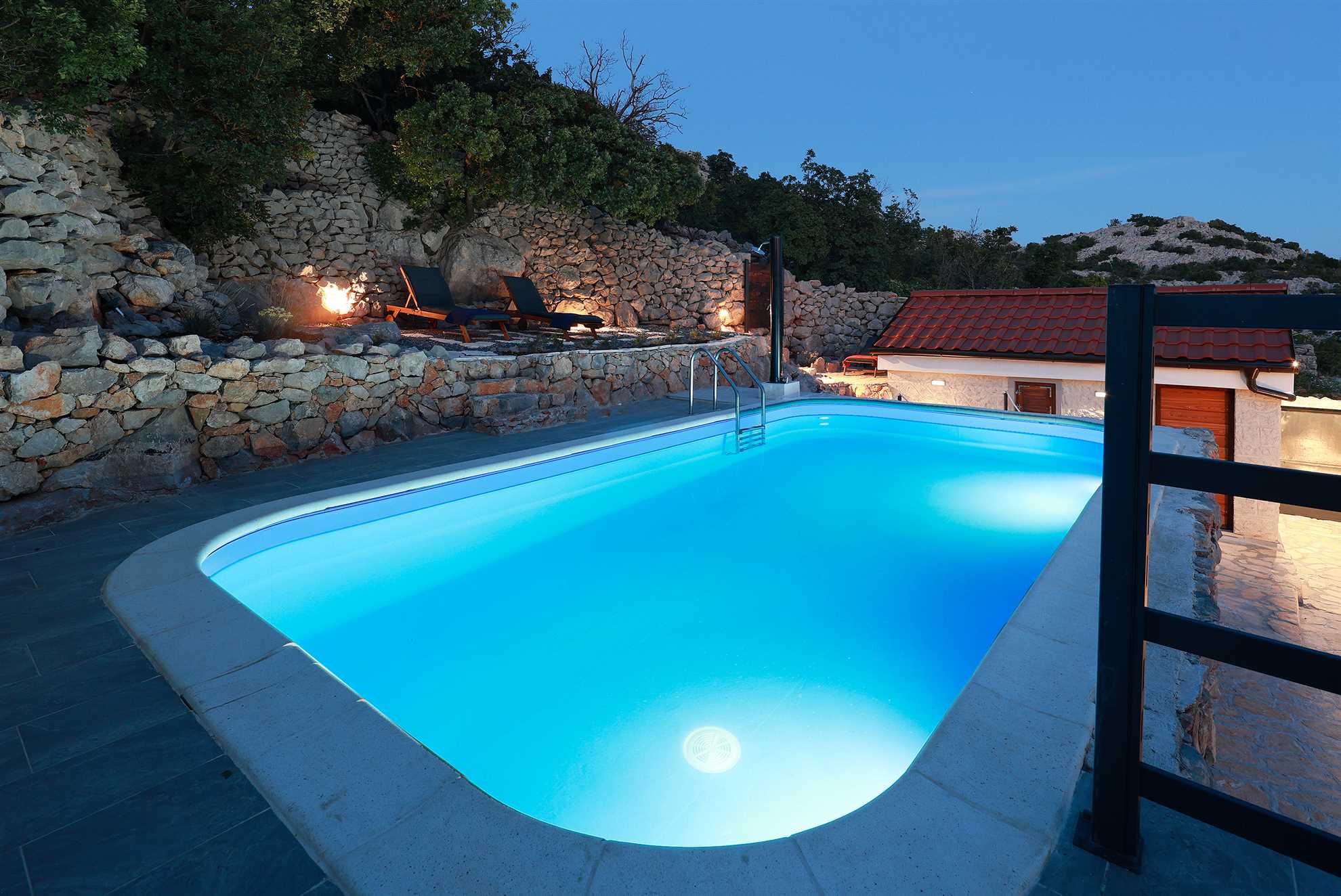 Villa with sea views and pool