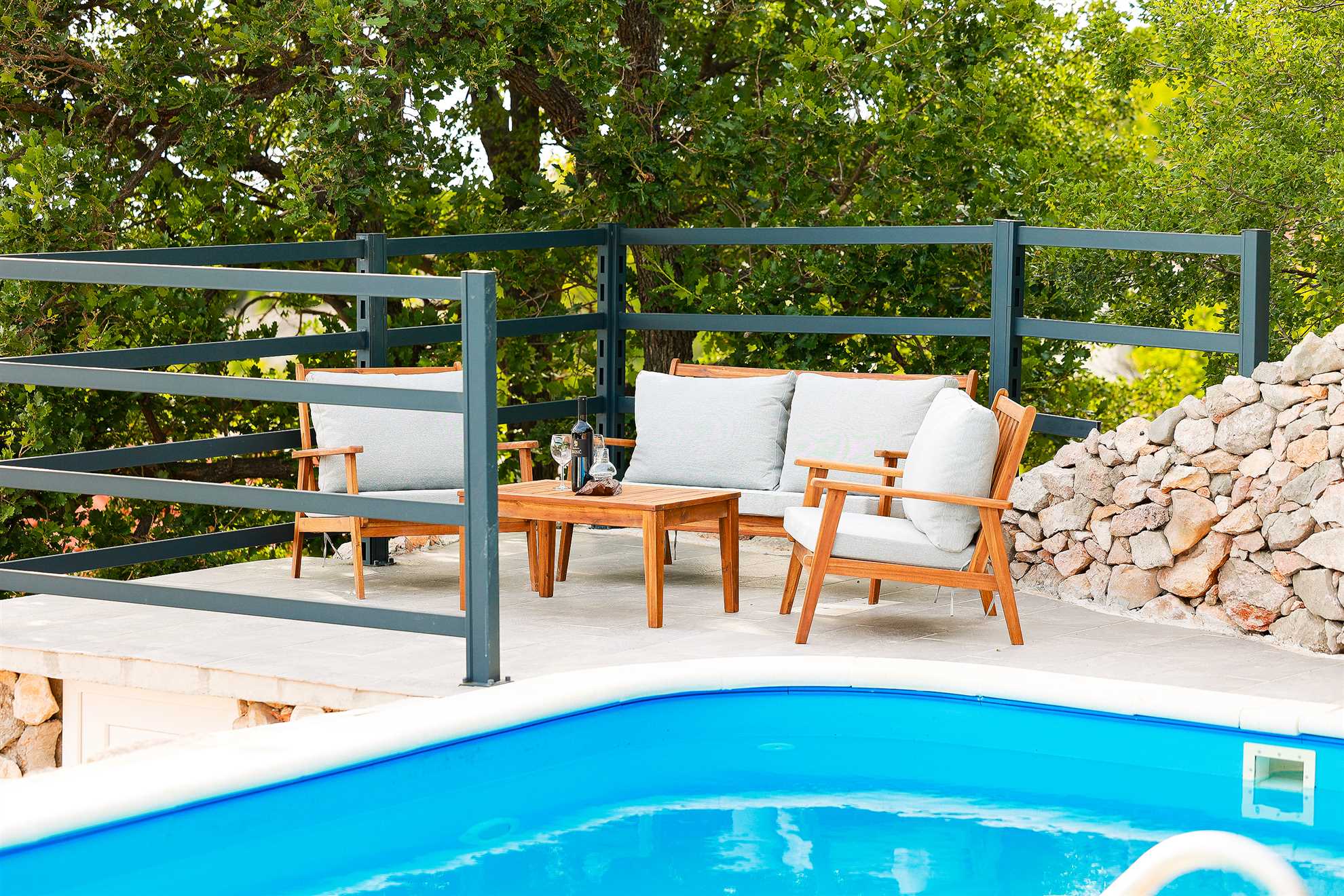 Villa with sea views and pool