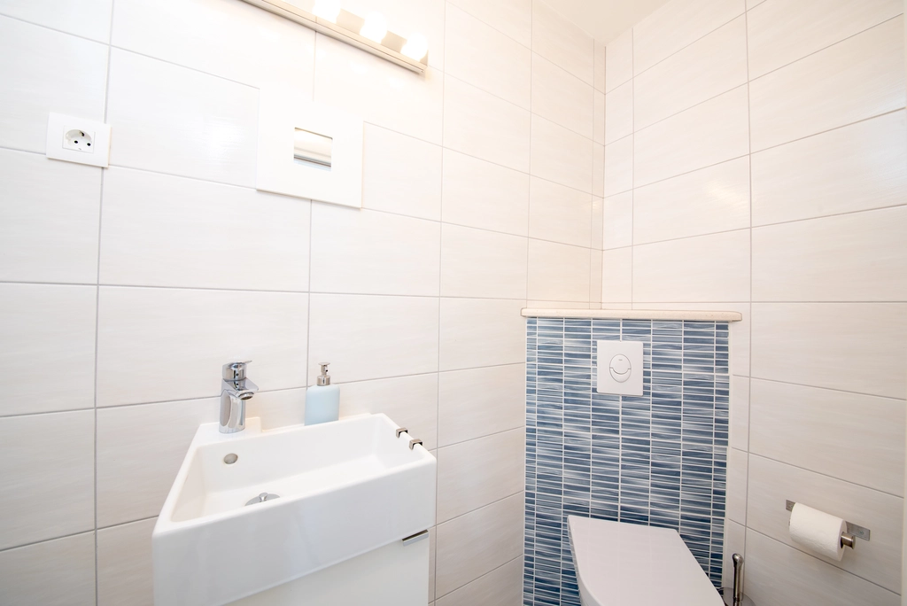 Sea-View Apartment in Bol for 6 Guests