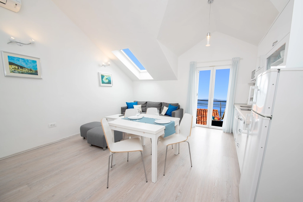 Sea-View Apartment in Bol for 6 Guests