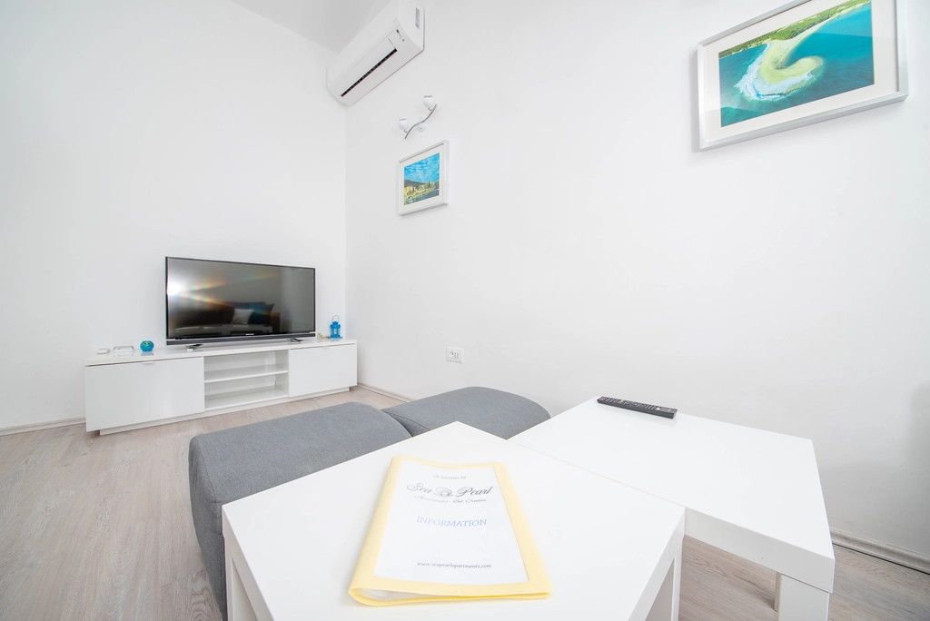 Sea-View Apartment in Bol for 6 Guests