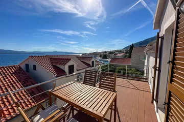 Sea-View Apartment in Bol for 6 Guests