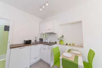 Studio for 2 with Sea View and Balcony in Bol