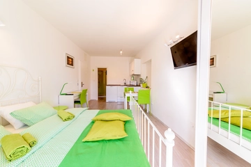 Studio for 2 with Sea View and Balcony in Bol