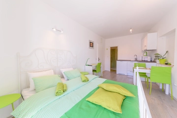 Studio for 2 with Sea View and Balcony in Bol