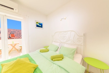 Studio for 2 with Sea View and Balcony in Bol