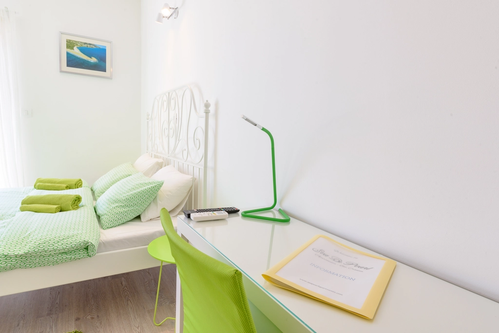 Studio for 2 with Sea View and Balcony in Bol