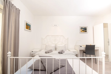 Studio for 2 in Bol with Large Balcony