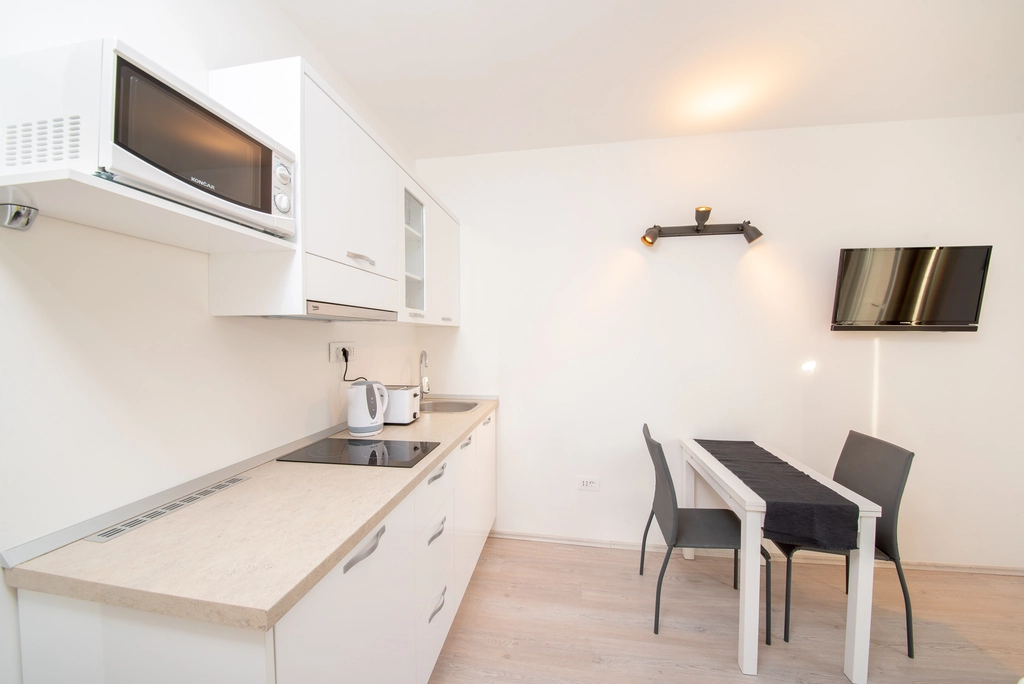 Studio for 2 in Bol with Large Balcony