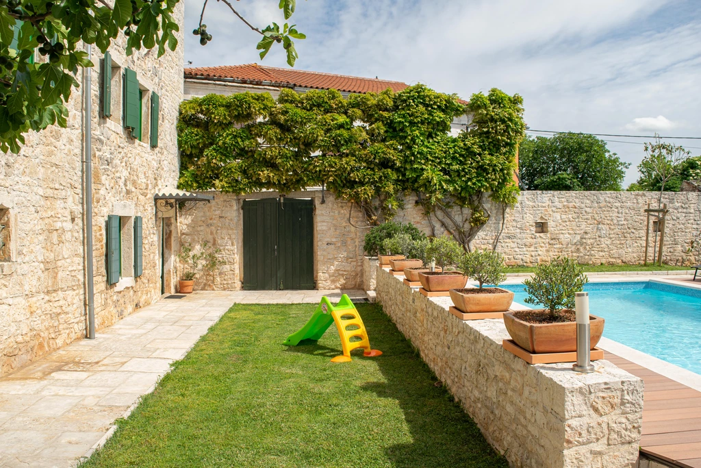 Svetvinčenat Villa for 10 Guests with 5 Bedrooms