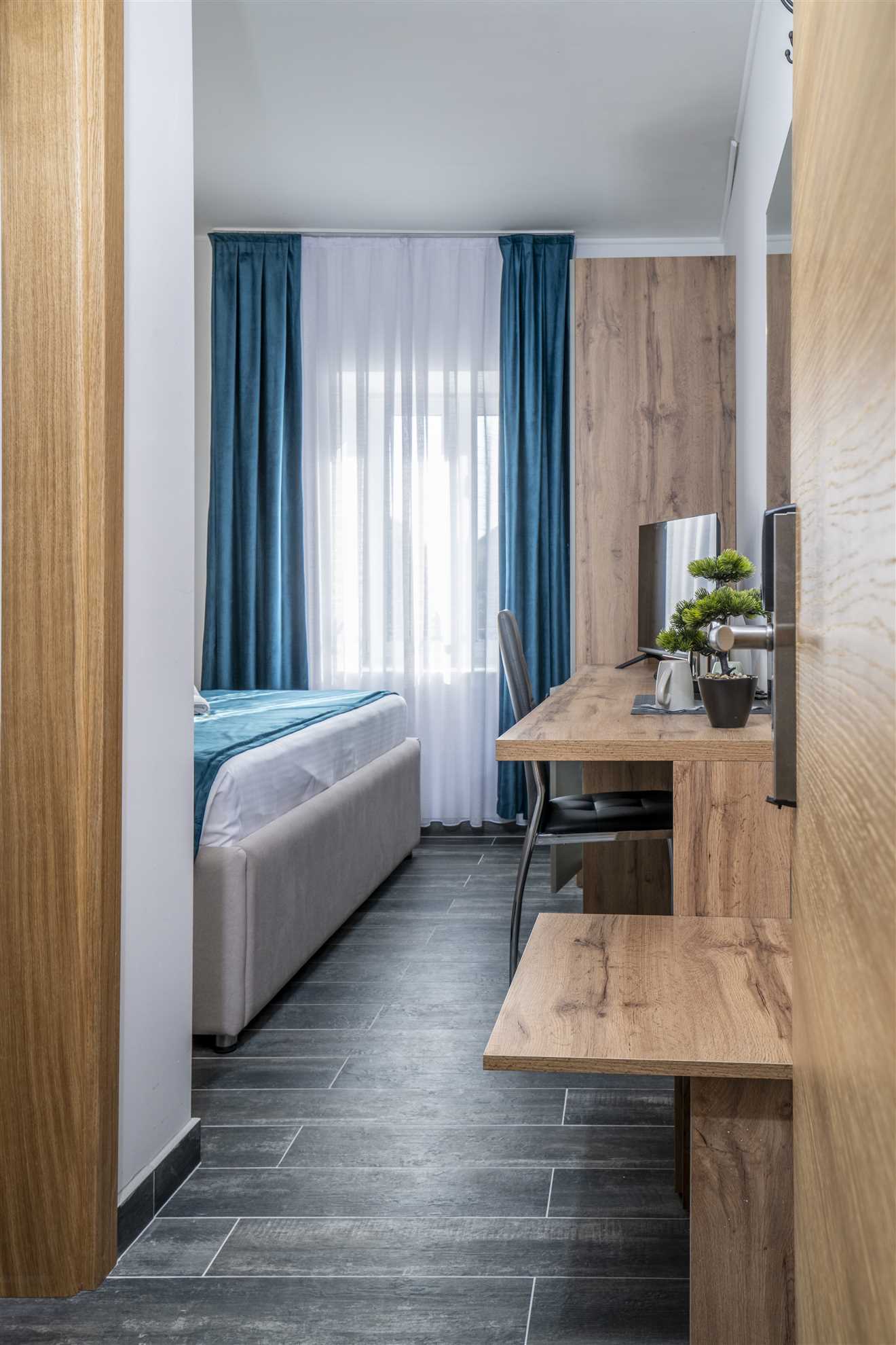 Garibaldi Room 101