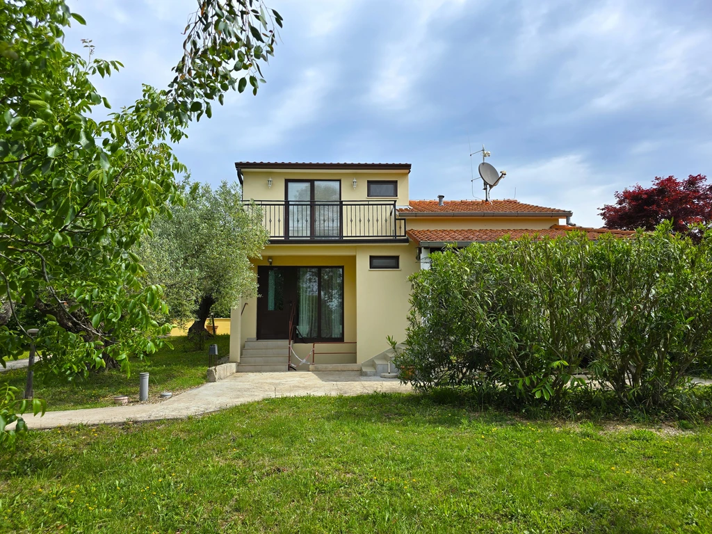 Ground-Floor Apartment with Terrace in Rovinj
