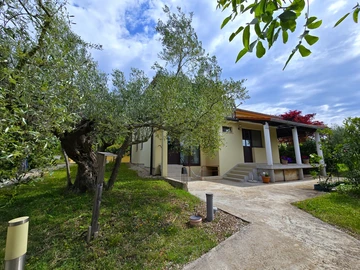 Ground-Floor Apartment with Terrace in Rovinj