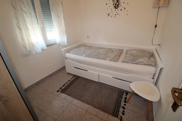 2-Bedroom Apartment for 5 Guests in Galižana