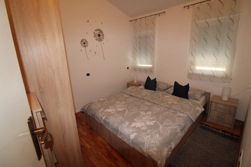 2-Bedroom Apartment for 5 Guests in Galižana