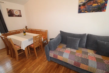 2-Bedroom Apartment for 5 Guests in Galižana