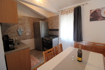 2-Bedroom Apartment for 5 Guests in Galižana