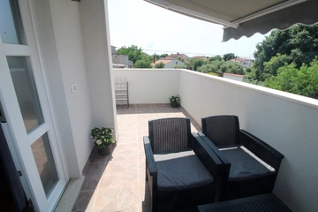 2-Bedroom Apartment for 5 Guests in Galižana