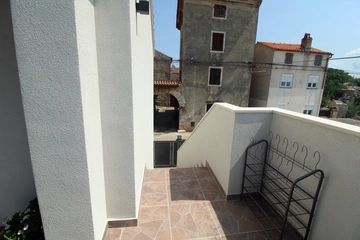 2-Bedroom Apartment for 5 Guests in Galižana