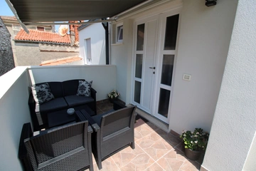 2-Bedroom Apartment for 5 Guests in Galižana