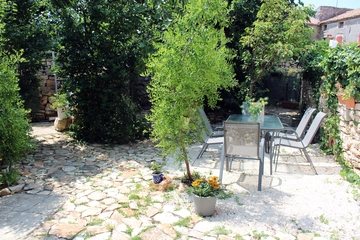 2-Bedroom Apartment for 5 Guests in Galižana