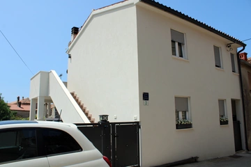 2-Bedroom Apartment for 5 Guests in Galižana