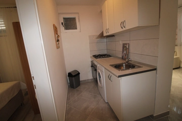 1-Bedroom Apartment in Vinkuran for Up to 4 Guests