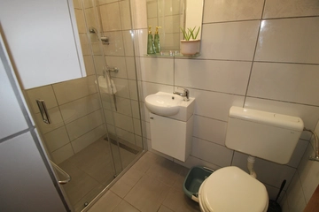 1-Bedroom Apartment in Vinkuran for Up to 4 Guests