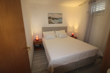 1-Bedroom Apartment in Vinkuran for Up to 4 Guests