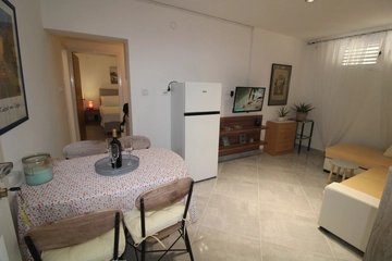 1-Bedroom Apartment in Vinkuran for Up to 4 Guests