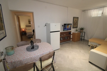 1-Bedroom Apartment in Vinkuran for Up to 4 Guests