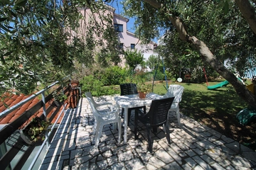 1-Bedroom Apartment in Vinkuran for Up to 4 Guests