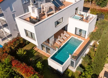 Contemporary Villa with Pool and Sea Views – Okrug Gornji