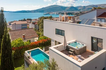 Contemporary Villa with Pool and Sea Views – Okrug Gornji