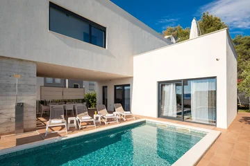 Contemporary Villa with Pool and Sea Views – Okrug Gornji