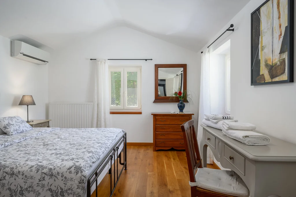Farmhouse Villa Retreat with Pool near Pula